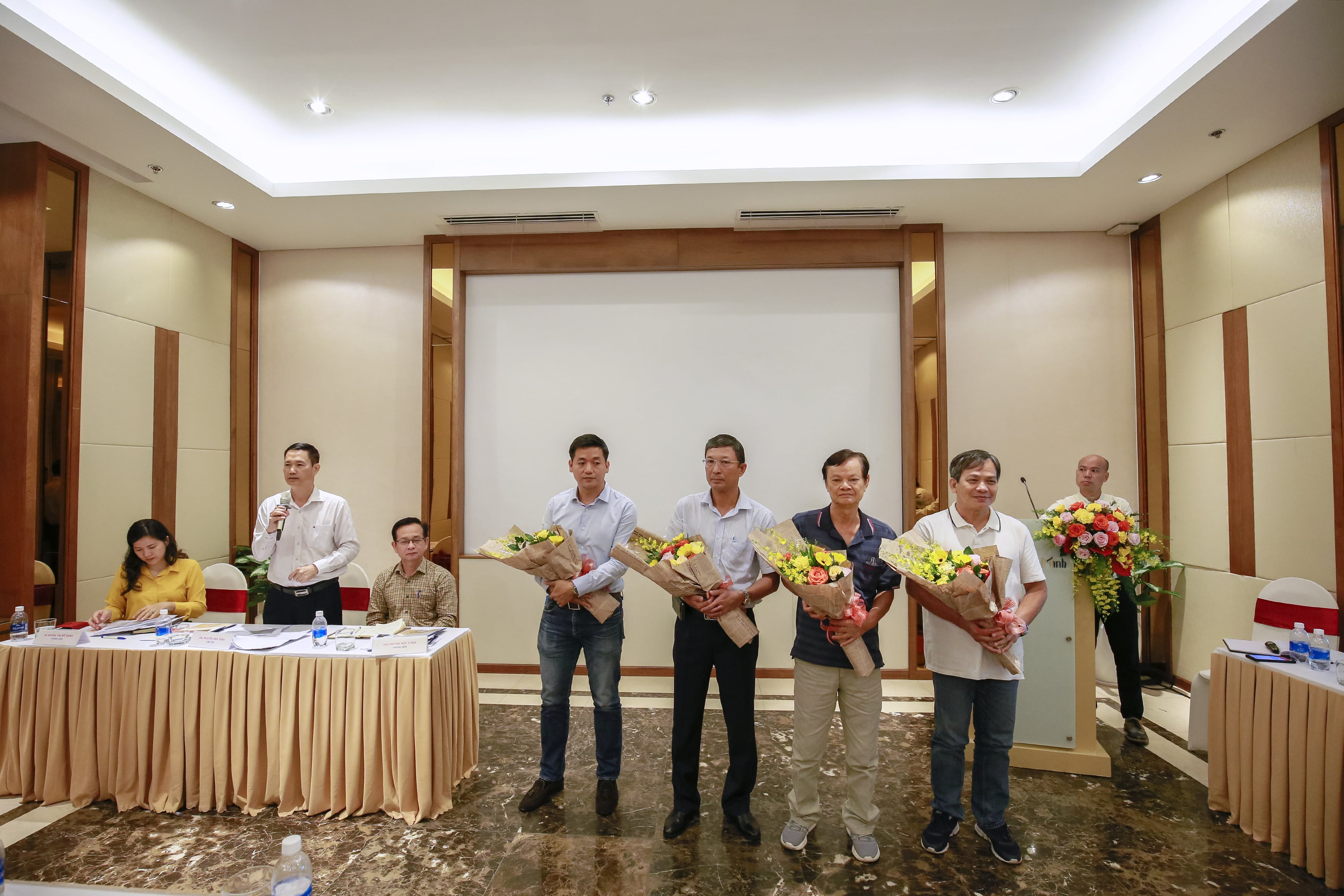 Các thành viên Ban tự quản Saroma Villa – Khu S (theo thứ tự từ trái qua phải: Ông Phạm Quang Vinh, ông Lê Xuân Bình, ông Đinh Quang Hùng, ông Từ Quốc Dũng).